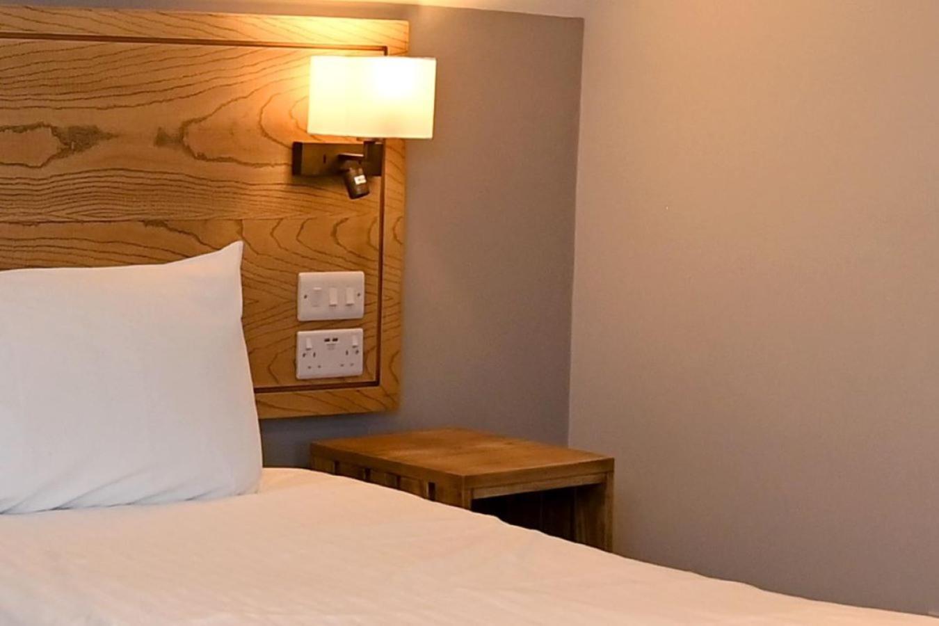 Swan, Thatcham By Marston'S Inns Extérieur photo