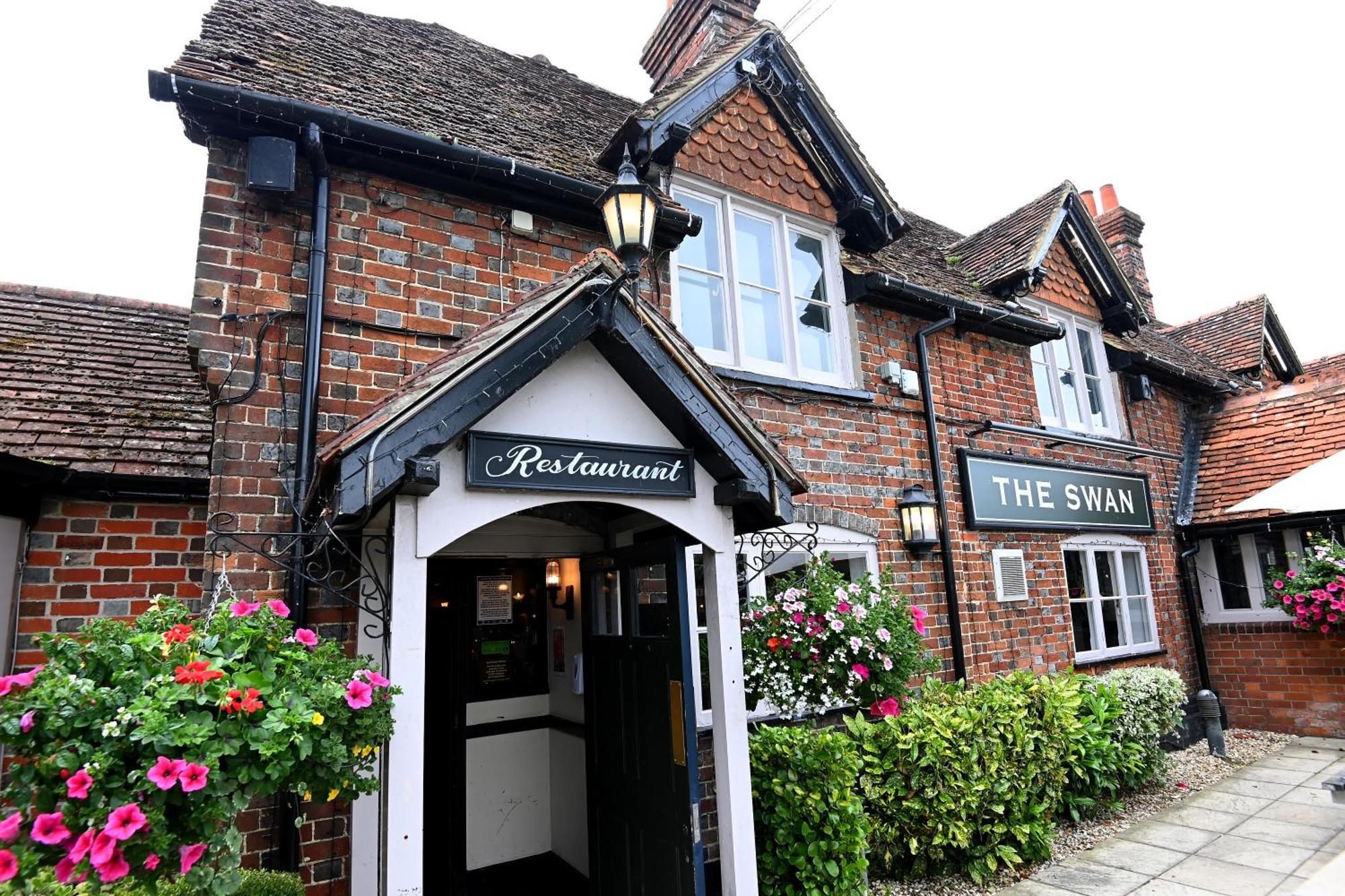 Swan, Thatcham By Marston'S Inns Extérieur photo